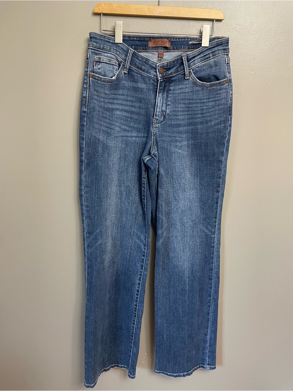 Judy Blue Women's Straight Leg Jeans in Medium Blue Wash